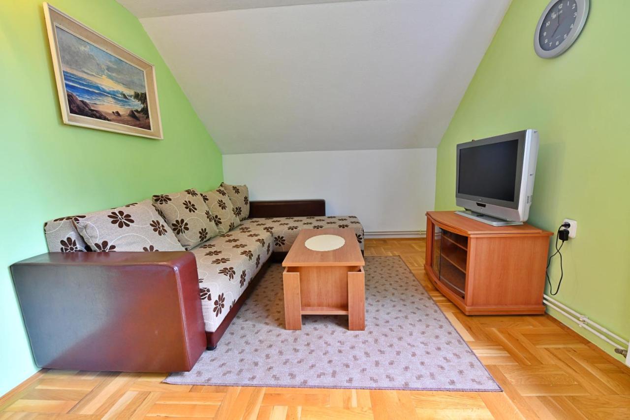 Apartments Alan Saborsko エクステリア 写真